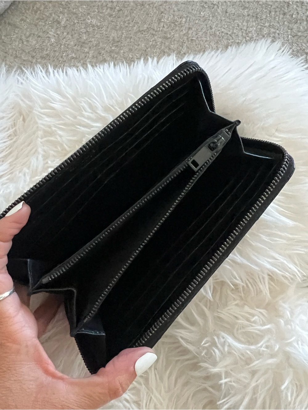 Saint Laurent Glossy Black Zip Pull Wallet Accent - Picture 5 of 5